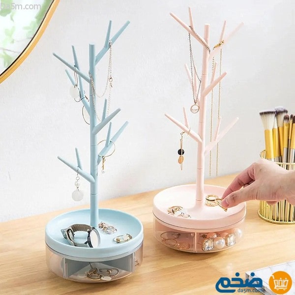 Tree-shaped accessories holder stand