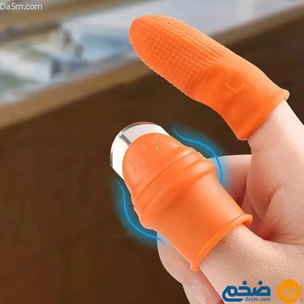 Finger knife for cutting and peeling