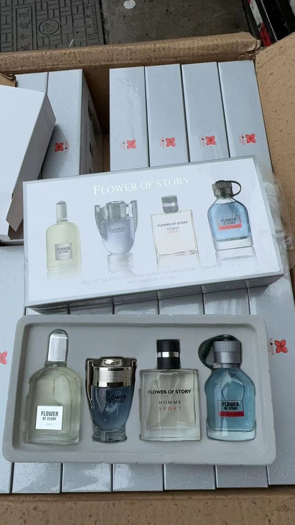 طقم عطور مكون من ٤ حبات