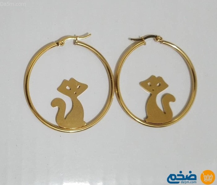Round cat earrings