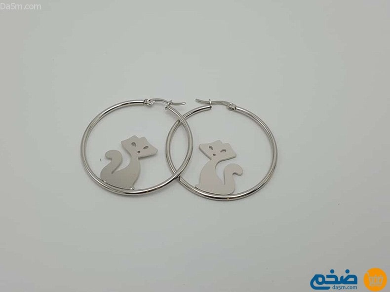 Round cat earrings